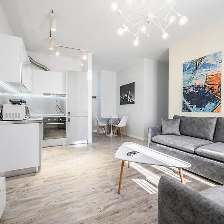 Miku Apartment-Modernly Designed Downtown Тирана Екстер'єр фото