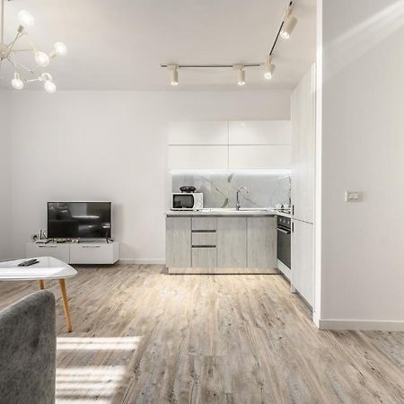 Miku Apartment-Modernly Designed Downtown Тирана Екстер'єр фото
