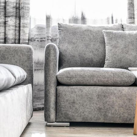 Miku Apartment-Modernly Designed Downtown Тирана Екстер'єр фото