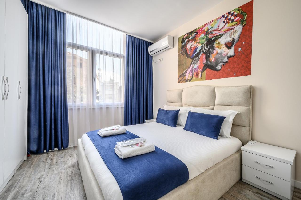 Miku Apartment-Modernly Designed Downtown Тирана Екстер'єр фото