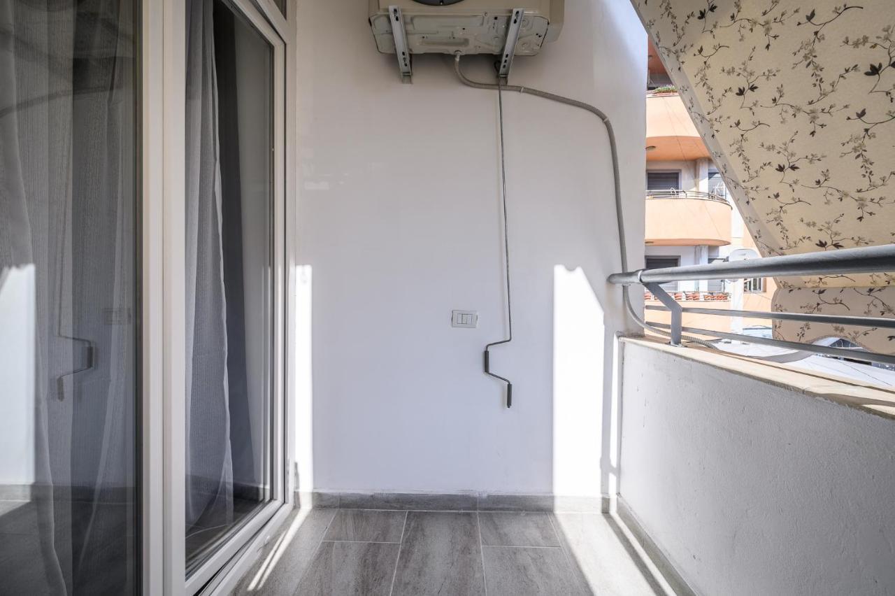 Miku Apartment-Modernly Designed Downtown Тирана Екстер'єр фото