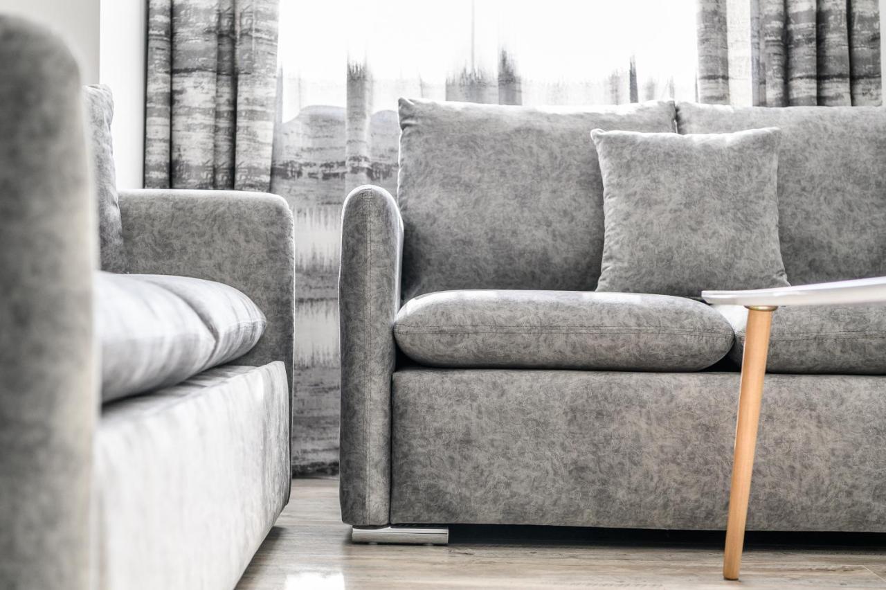 Miku Apartment-Modernly Designed Downtown Тирана Екстер'єр фото