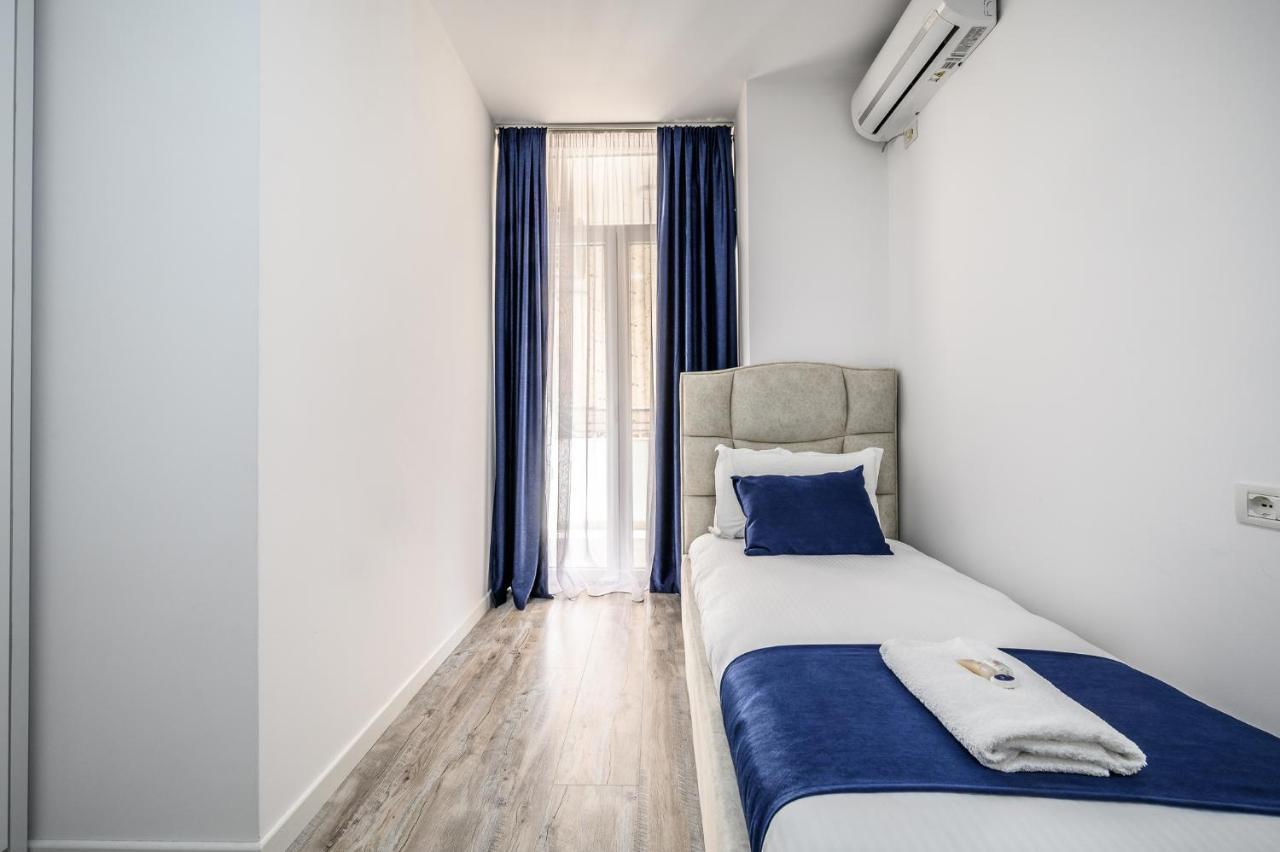 Miku Apartment-Modernly Designed Downtown Тирана Екстер'єр фото