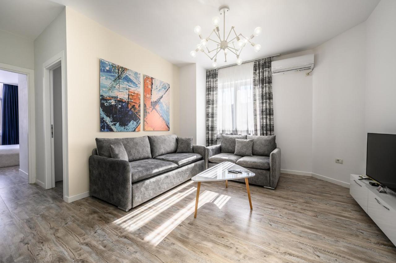 Miku Apartment-Modernly Designed Downtown Тирана Екстер'єр фото