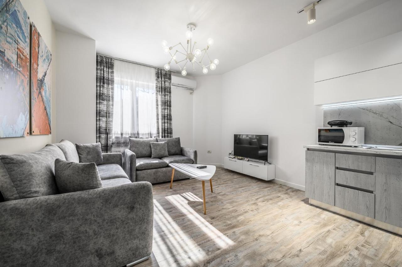 Miku Apartment-Modernly Designed Downtown Тирана Екстер'єр фото