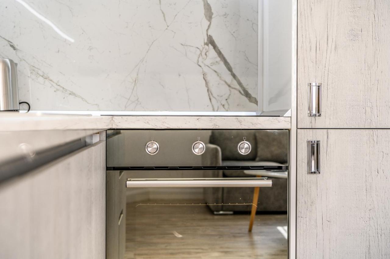 Miku Apartment-Modernly Designed Downtown Тирана Екстер'єр фото