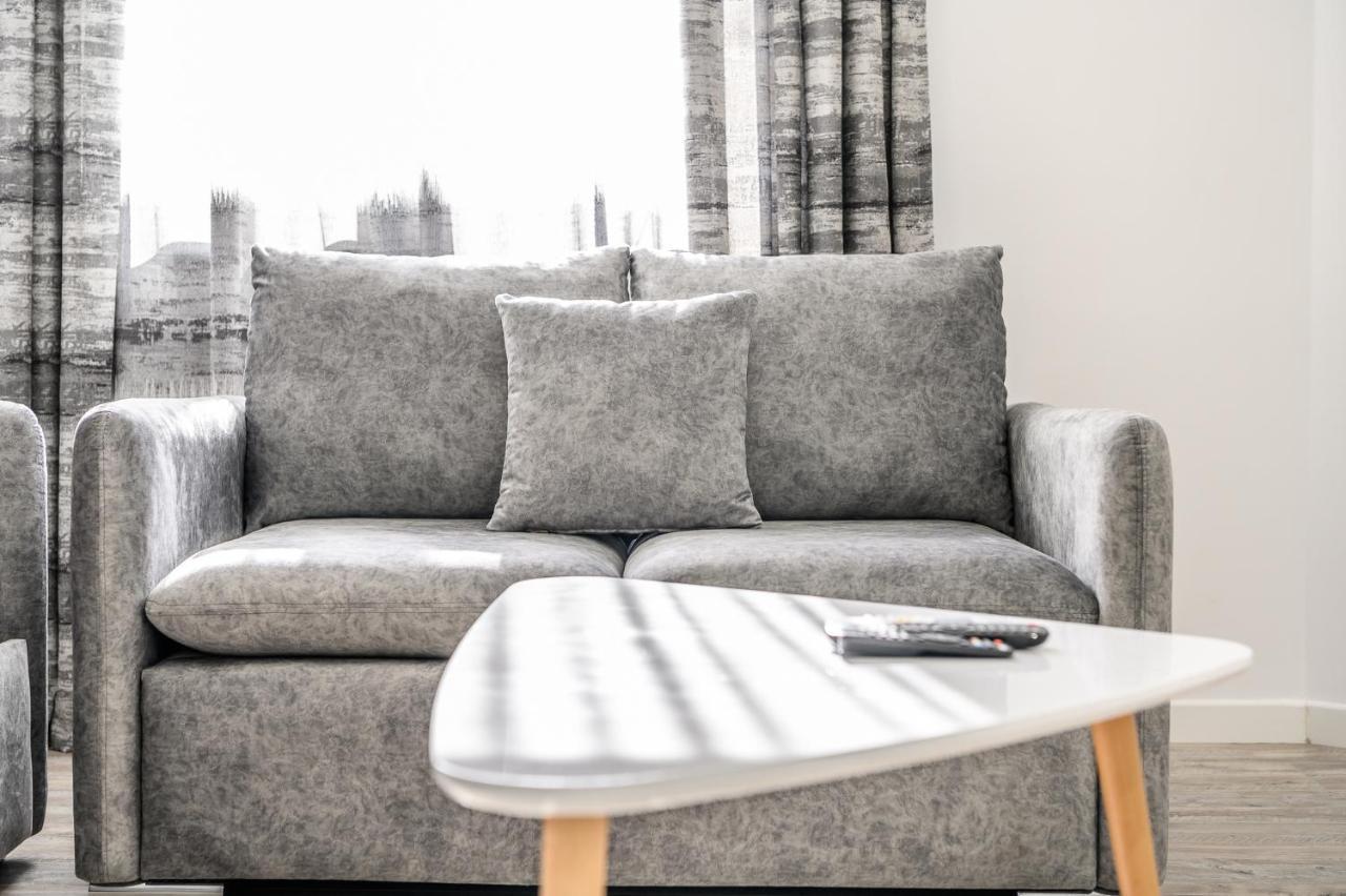 Miku Apartment-Modernly Designed Downtown Тирана Екстер'єр фото